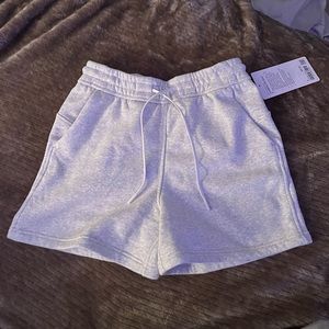 Lululemon Loungeful HR 4” Short size 4 NWT